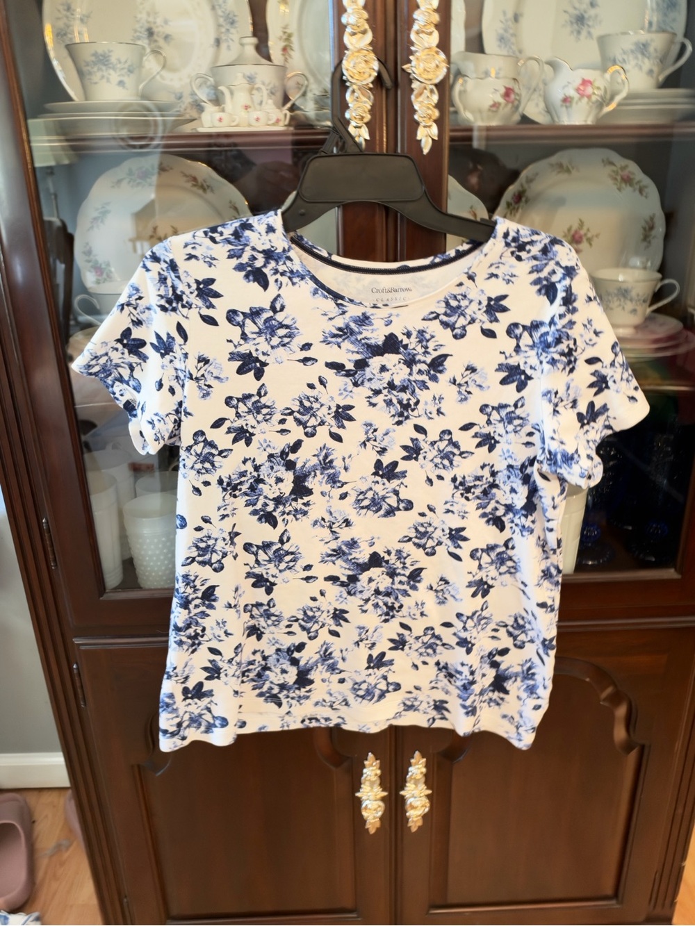 Croft and barrow Floral Short Sleeve Top in White & Blue